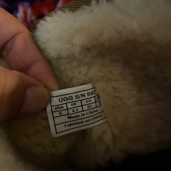 UGG Classic Short Boots 🛑SOLD🛑 - Picture 4 of 5